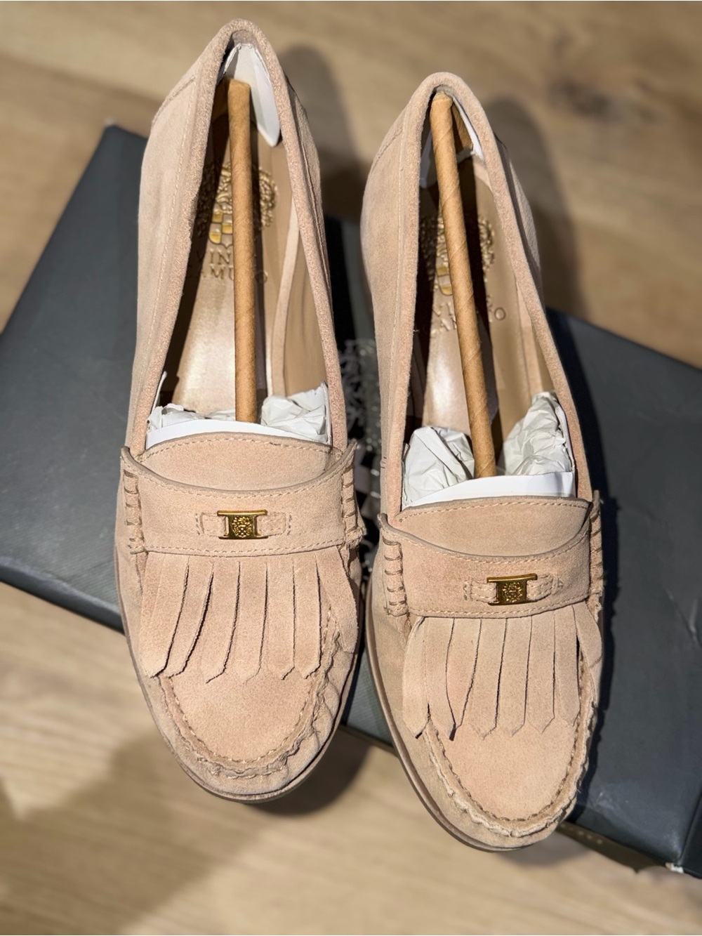 Brand New Women Vince Camuto Nude Suede Fringe Loafers with Gold Accent Size 7